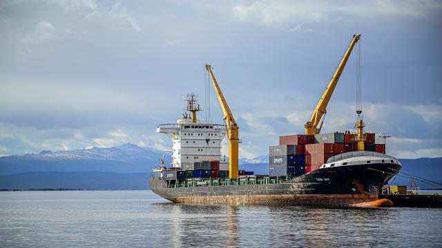 krupnaya-transportnaya-kompaniya-predlagaet-dostavku-gruzov-iz-kitaya-otslezhivanie-konteynera-na-vseh-etapah-ego-puti-dostupnye-ceny